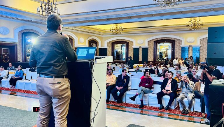 55th-annual-conference-ima-dr-rohit-pai-speaking-in-front-of-huge-crowd