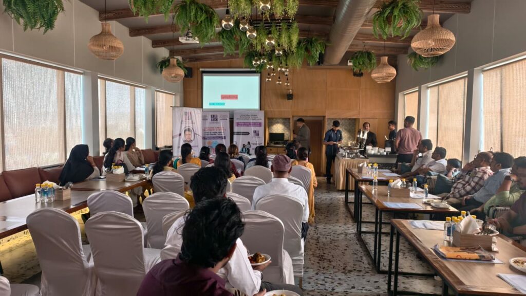 Dr-Amit-Ghanekar-best-oncologist-in-dombivli-presenting-at-drs-association-ambernath