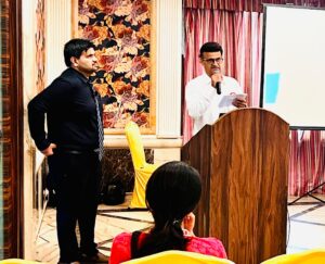 dr-viraj-nevrekar-on-stage-to-address-doctors-about-cancer-treatment-at-cme-goregaon