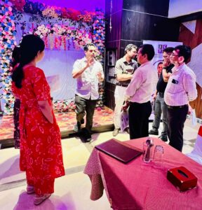 cancer-specialist-in-vashi-panvel-dr-salil-patkar-interacting-with-panvel-doctors-one-to-one