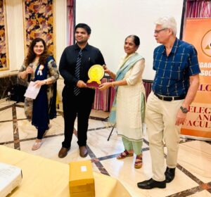 dr-viraj-nevrekar-top-cancer-doctor-in-dadar-mumbai-getting-recognition-and-award-for-the-awareness-talk